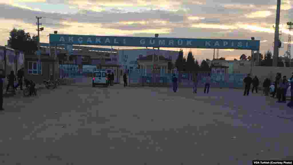 The border crossing at Akcakale, Turkey, the proposed site of a prisoner exchange involving Japan, Jordan and the Islamic State group on Thursday.