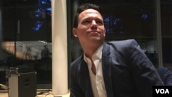 爵士贝斯手Paul Sikivie。(美国之音燕青拍摄)