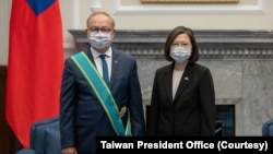 台湾总统蔡英文2022年6月9日在台北总统府会见到访的法国参议院外委会副主席、参院友台小组副主席若埃尔∙葛利欧(Joel Gurriau)。(台湾总统府网站)