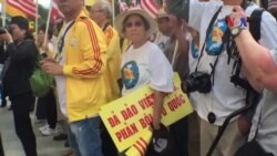 Đại sứ Việt Nam ở Mỹ trong ‘vòng vây’ của người biểu tình Đại sứ Việt Nam ở Mỹ trong ‘vòng vây’ của người biểu tình