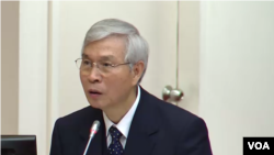 독일 프랑크푸르트 '가을 시장(autumn market)'이 신종 코로나바이러스 사태로 인해 연기되면서 시청 앞 회전의자가 멈춰있다.