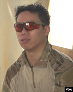 现年34岁、住在中台湾云林的儿少社工张孝睿 (美国之音特约记者罗斯摄)