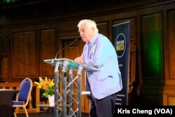 英国最后一任香港总督彭定康在伦敦演讲,席间批评香港施政,又希望香港再次自由。 (美国之音 郑乐捷)