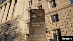 资料照片：位于首都华盛顿特区的美国商务部大楼。(2022年1月26日)