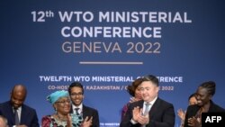 世界贸易组织(WTO)2022年6月12-17日在瑞士日内瓦召开的第12届部长级会议上达成一揽子协议,包括向发展中成员豁免新冠疫苗的专利保护。