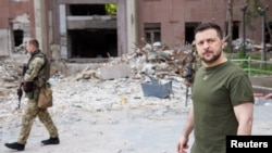 在俄罗斯对乌克兰持续进攻之际,乌克兰总统泽连斯基2022年6月18日访问南方城市尼古拉耶夫。