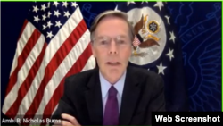 美国驻华大使伯恩斯(Nicholas Burns) 在布鲁金斯学会的一场视频会上谈论美中关系 (会议视频截图,2022年6月16日)