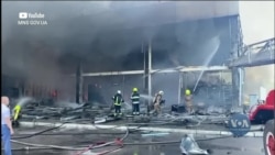 Росія завдала ракетного удару по торговому центру в Кременчуці – реакції. Відео