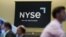 在纽约的纽约证券交易所，一个纽约证券交易所的标志（2022年6月15日）。