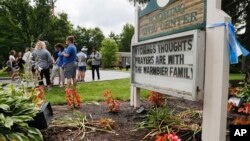 美国各地民众为瓦姆比尔去世感到哀伤,并为其家人祈祷。