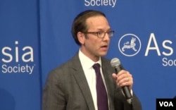 麦艾文,欧亚集团亚洲事务执行董事 (美国之音章真拍摄)