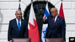 资料照:美国总统特朗普与以色列总理内塔尼亚胡(左)在白宫南草坪举行的《亚伯拉罕协议》签署仪式上。(2020年9月15日)