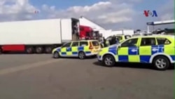 Anh bắt 15 thiếu niên người Việt trốn trên xe tải Anh bắt 15 thiếu niên người Việt trốn trên xe tải