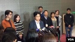 2019年1月8日香港记协等新闻工作者团体会晤政务司司长后在特区政府总部举行记者会 (美国之音记者申华拍摄)