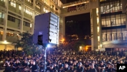 资料照 香港大学教职工与学生2015年9月集会抗议学术自由遭到侵蚀