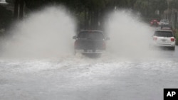 2015年10月3日南卡查尔斯顿: 被水淹没的街道