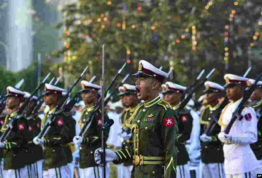 နေပြည်တော်မှာ ရှိတဲ့ မြို့တော်ခမ်းမရှေ့ ဇန်နဝါရီလ  မနက် ၄ နာရီ ၂၀ မိနစ် အချိန်ကကျင်းပတဲ့ ၆၈ နှစ်မြောက် လွတ်လပ်ရေးနေ့ အခမ်းအနား