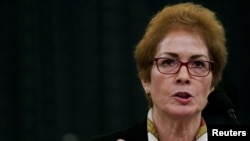 美国前驻乌克兰大使玛丽·约万诺维奇在众议院情报委员会听证会上作证。(2019年11月15日)。