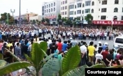 东莞裕元鞋厂数万工人4月中旬举行长达两周的罢工,要求改善福利待遇。(微博图片)