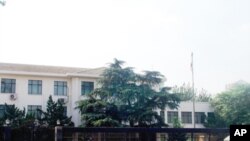 日本驻华大使馆接待过中国政经人士,也经历过反日示威