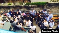 当局强拆浙江省丽水市莲都区碧湖镇平一村平原教会十字架(傅希秋牧师推特图片)