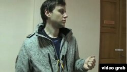 Những chú tiểu mới xuống tóc chờ đi tàu lượn siêu tốc trong công viên giải trí Everland trong chương trình huấn luyện có tên “Trẻ em thành nhà sư” ở Yongin, phía nam Seoul, Hàn Quốc.