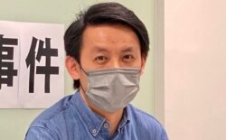 香港民主党主席罗健熙8月4日在记者会上表示,港府一直冷处理3名高官出席豪华饭局事件,影响市民对政府廉洁的信心 (美国之音/汤惠芸)