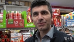 在加州小波斯,移民们密切关注伊朗抗议 在加州小波斯,移民们密切关注伊朗抗议