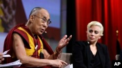 美国著名歌星Lady Gaga与达赖喇嘛见面(2016年6月26日)