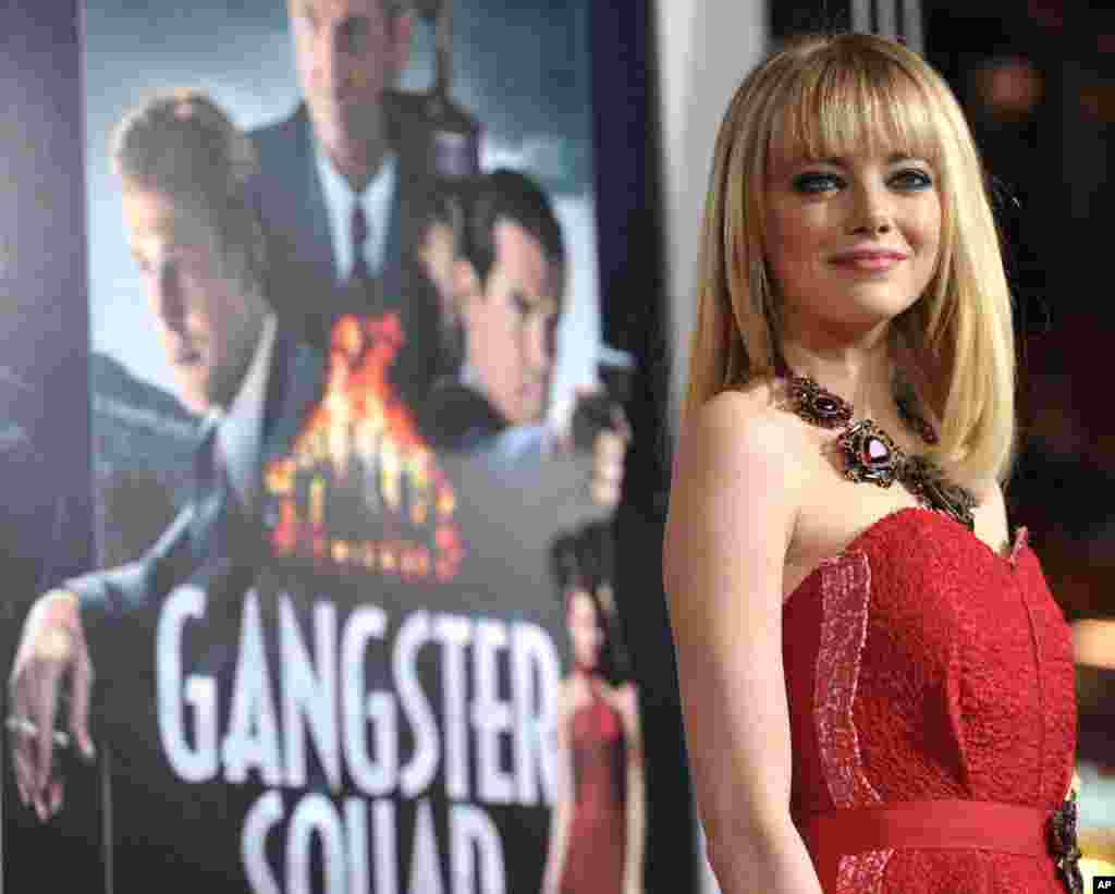 艾玛·斯通在电影《匪帮传奇》(Gangster Squad)的洛杉矶首映式上。 (2013年1月7日)