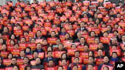 Các nhà lập pháp và các thành viên của đảng đối lập biểu tình đòi luận tội Tổng thống Hàn Quốc Park Geun-hye tại Quốc hội ở Seoul, Hàn Quốc, 7/12/2016.