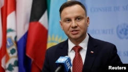 波兰总统杜达发表讲话,就以色列对波兰拟议中的一项法律表示愤慨做出反应。