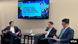 台湾执政党民主进步党秘书长林右昌(中)在华盛顿智库全球台湾研究中心发表讲话。(2024年9月3日,美国之音锺辰芳拍摄)