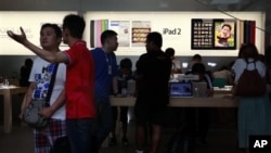 Mwanamke akipiga mayowe huku waandamanaji wakidai haki kwa Trayvon Martin wakati wakiandamana katika eneo la Times Square mjini New York's Union, Julai 14, 2013.