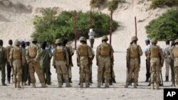 Hassan Hanafi Haji, giữa, một cựu nhà báo Somalia có liên hệ với al-Shabaab bị xử tử ở thủ đô Mogadishu hôm 11/4/2016.