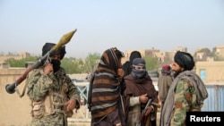 阿富汗加兹尼省的塔利班武装分子(资料照)