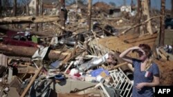 Cảnh tàn phá sau trận bão lốc ở thành phố Tuscaloosa, bang Alabama