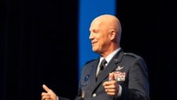 美国太空司令部司令、空军上将约翰·雷蒙德John Raymond(美国空军照片)