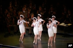 朝鲜牡丹峰乐团在平壤演出(2015年10月11日)。