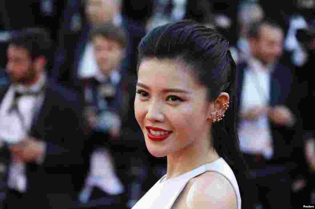 中国电影演员杨子姗在2015年参加戛纳国际电影节。而2017年戛纳国际电影节,她也去了,但我们没有找到路透社和美联社的图片。