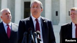 Tổng chưởng lý Texas thuộc đảng Cộng hòa Ken Paxton.