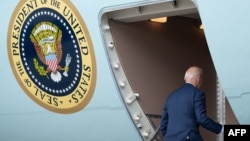 2023年9月7日,拜登在马里兰州安德鲁斯联合基地登上空军一号。