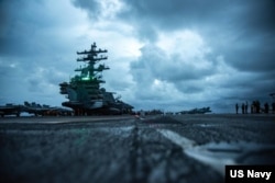 在南中国海执行例行任务的美国海军罗纳德.里根号(USS Ronald Reagan)航空母舰。(2021年6月14日)