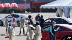 Một điểm chích vaccine COVID-19 ở Inglewood, bang California