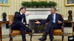 Thủ tướng Matteo Renzi, trái, hội kiến Tổng thống Mỹ Barack Obama tại Phòng Bầu dục, Tòa Bạch Ốc, Washington, 17/4/2015.