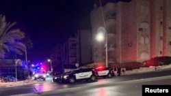 以色列驻安曼大使馆附近街道上的警车巡逻。(路透社:2024年11月24日)