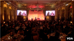 美中关系全国委员会2014年会在纽约广场酒店举行(美国之音方冰拍摄)