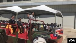台湾总统蔡英文主持了阿帕奇攻击直升机成军典礼并检阅了战机。 (美国之音记者萧洵摄影)