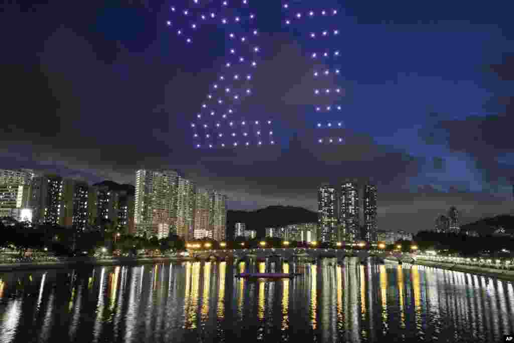 2018年6月30日,香港上空有一百架无人机被遥控,组成数字21,以庆祝7月1日香港主权移交中国21周年。