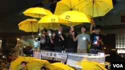 金钟占领区纪念香港占领运动满月(美国之音海彦拍摄)